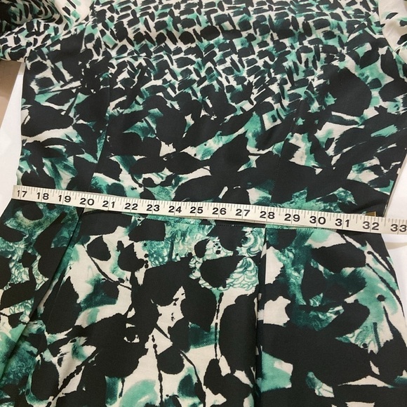 BROOKS BROTHER, GREEN,BLACK AND WHITE,FLORAL ABSTRACT PATTERNED DRESS.SI… - Picture 4 of 13